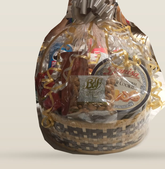 Engro: Round gift hamper, gold wrap, closer